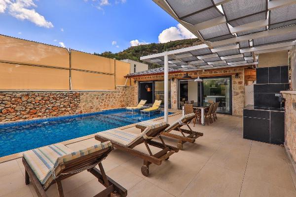 Villa Redro, Villa with Indoor Pool for Rent
