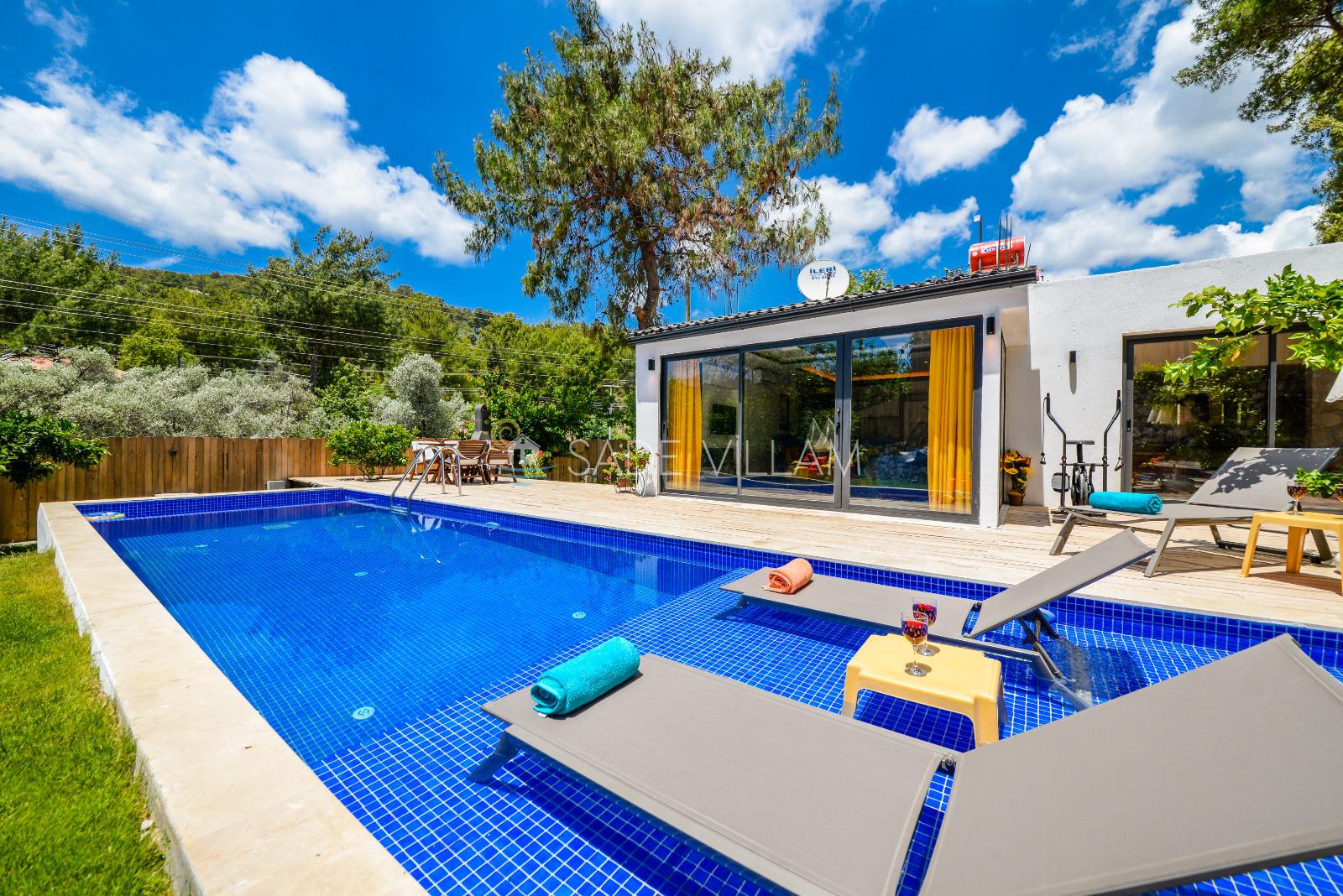 Villa Ahsen, Honeymoon Villa for Rent